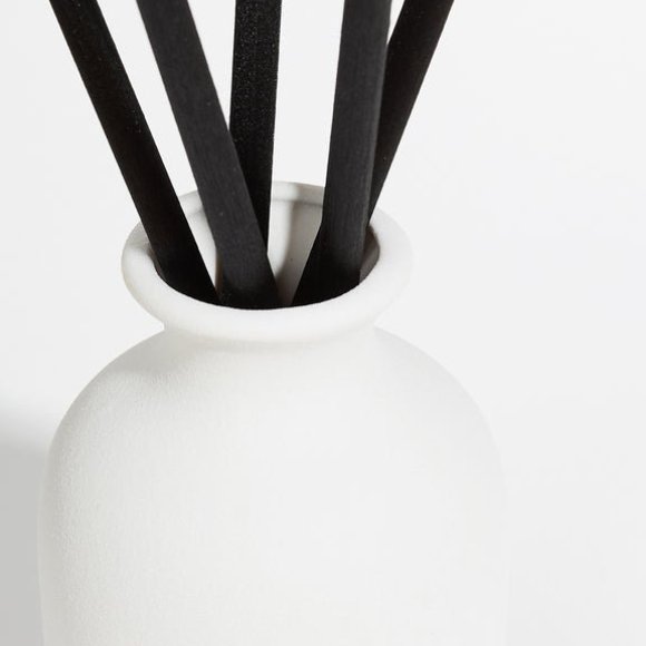 Blackcurrant & Bergamot Ceramic Reed Diffuser (Exclusive) | The Collaborative Store