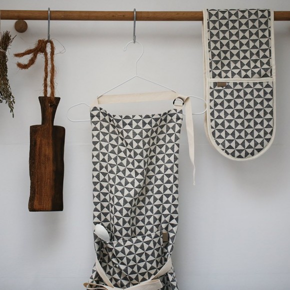 Hackney Cotton Apron | The Collaborative Store